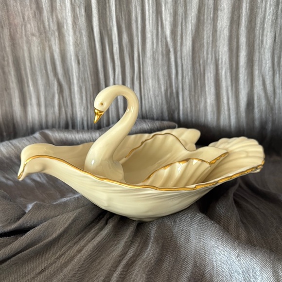 Lenox Cream and Gold Serveware Swan Dish 2 Piece Set - Picture 9 of 11